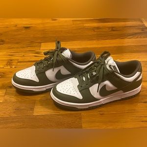 2022
Woman Dunk Low 'Medium Olive’ size W7
